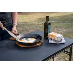 Campfire Pre Seasoned Frypan 25cm -Camping Series Shop BCF 213614 05 hi res