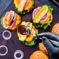 Smokey Q Bull's Head BBQ Sauce 380G -Camping Series Shop BCF 619674 03 hi res